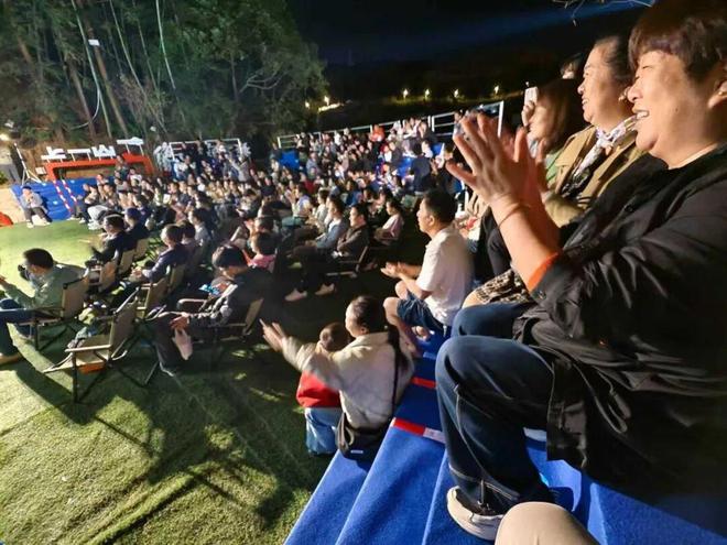 笑到“釉”裂！德化人不讲古讲脱口秀段子比窑火还旺！(图1)