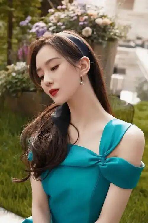 搞笑媒人冷笑话老李头的儿媳妇整天在家里闹得不可开交老李头没办法找到媒人说！