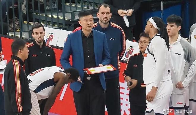 九游娱乐：31分惨败！徐杰伤退胡明轩遭批北京仍喊总冠军(图5)